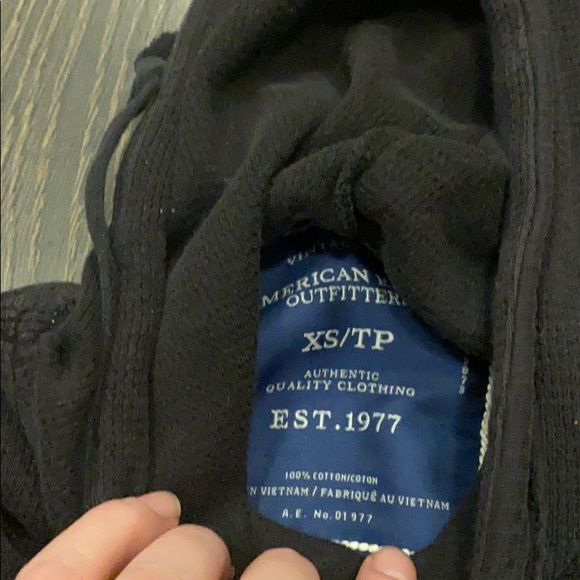 XS BLACK AMERICAN EAGLE SWEATER - Picture 3 of 4